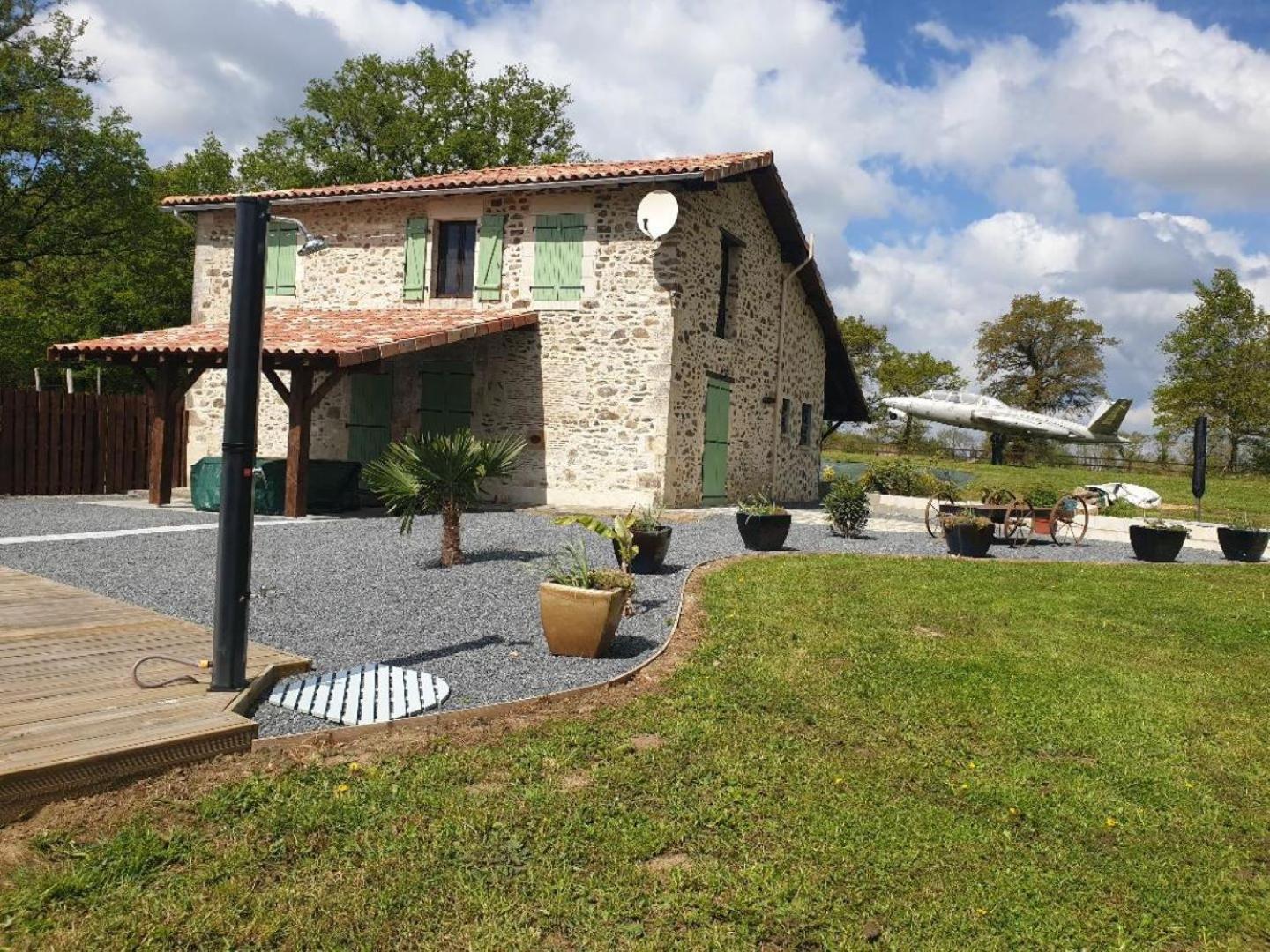 La Maison Du Lac Lavaud Saint-Quentin-sur-Charente Exterior photo