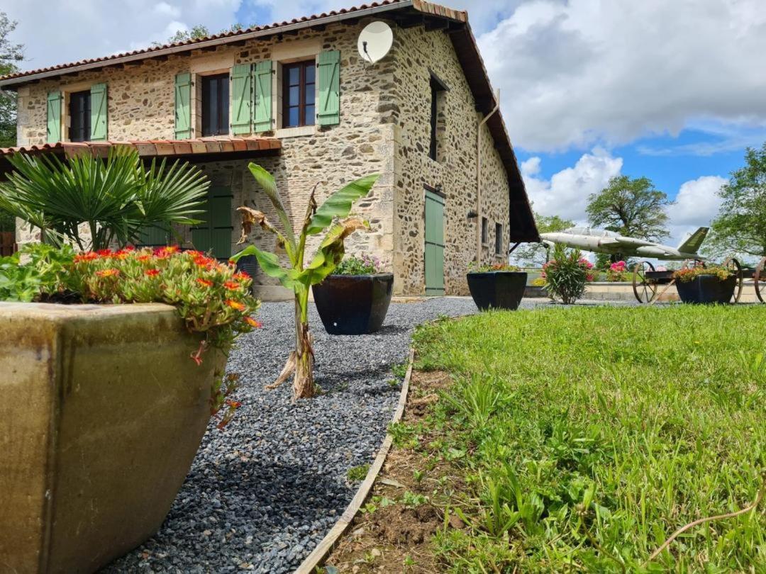 La Maison Du Lac Lavaud Saint-Quentin-sur-Charente Exterior photo